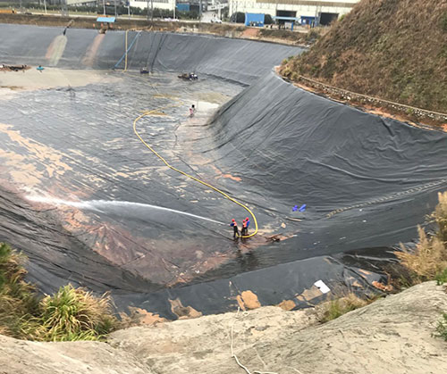 绥滨废水池清理