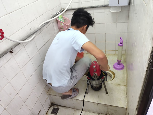绥滨肥皂掉到马桶里把马桶堵住了怎么办？马桶堵住了怎么办